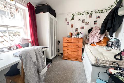 4 bedroom terraced house to rent, Stokes Coft, Bristol BS2