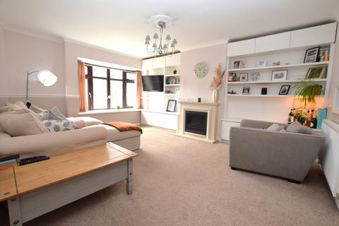 3 bedroom terraced house for sale, Warner Close, Billericay, CM11