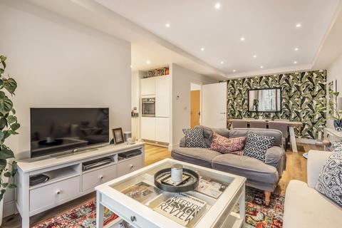 3 bedroom apartment to rent, Knaresborough Drive Earlsfield SW18