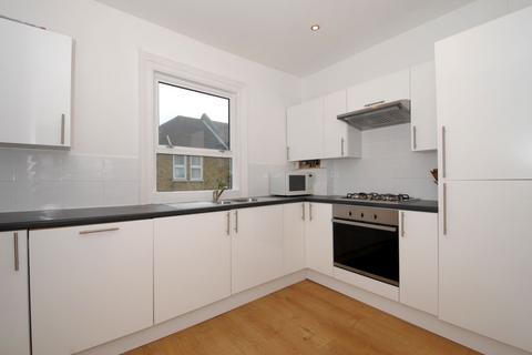 4 bedroom flat to rent, Rectory Lane Tooting SW17