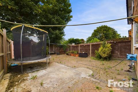 17 Dukes Close, Ashford, TW15 1BQ