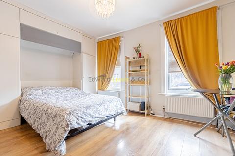 Studio to rent, Asplins Road, London N17