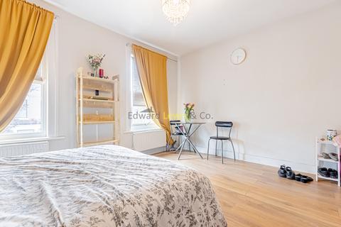 Studio to rent, Asplins Road, London N17