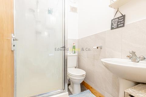 Studio to rent, Asplins Road, London N17