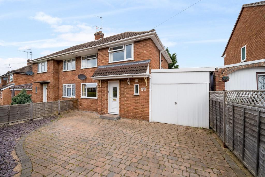 Wolsey Close, Worcester WR4 3 bed semidetached house for sale £250,000