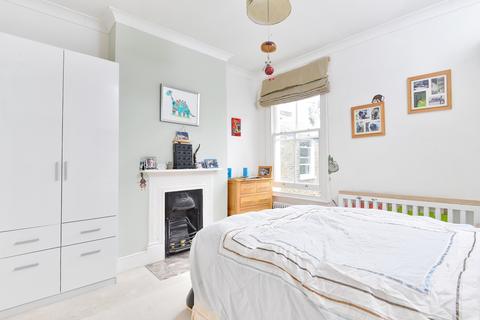 2 bedroom maisonette to rent, Midmoor Road Balham SW12