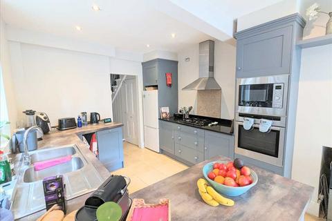 4 bedroom end of terrace house to rent, Blakemore Road, Streatham