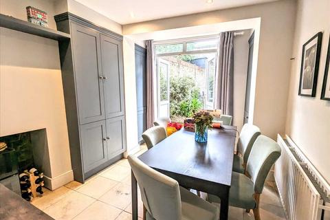 4 bedroom end of terrace house to rent, Blakemore Road, Streatham