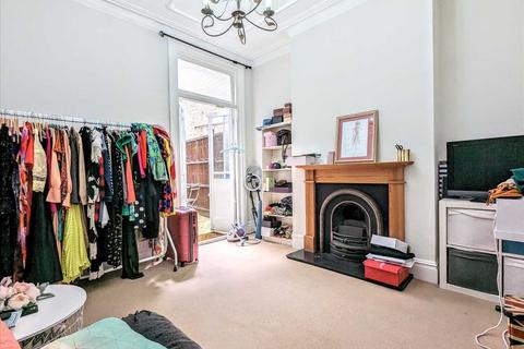 4 bedroom end of terrace house to rent, Blakemore Road, Streatham