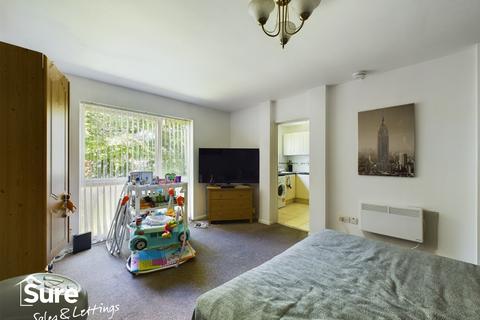2 bedroom apartment for sale, Cuffley Court, Hemel Hempstead, Hertfordshire, HP2