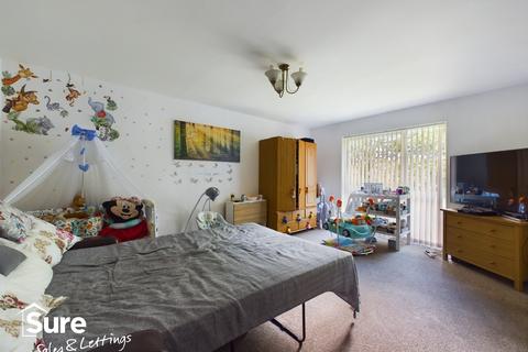 2 bedroom apartment for sale, Cuffley Court, Hemel Hempstead, Hertfordshire, HP2