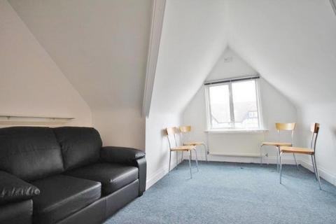 2 bedroom flat to rent, Grosvenor Gardens, Willesden Green