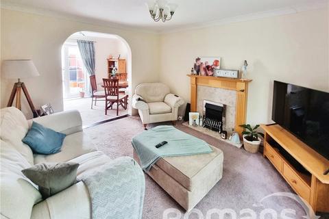 3 bedroom end of terrace house for sale, Caradon Walk, Swindon, Wiltshire