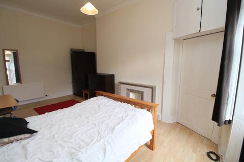 2 bedroom flat to rent, Onslow Drive, Glasgow G31