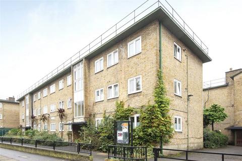 73 Wilton Estate, London, E8 1BE