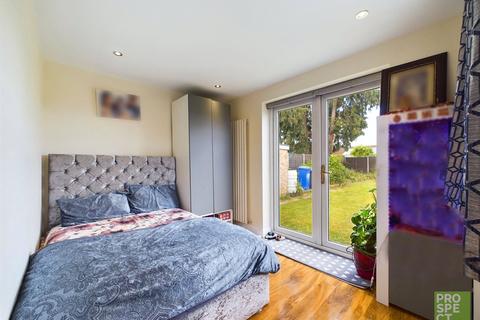 7 Beech Drive, Blackwater, Camberley, GU17 0NA