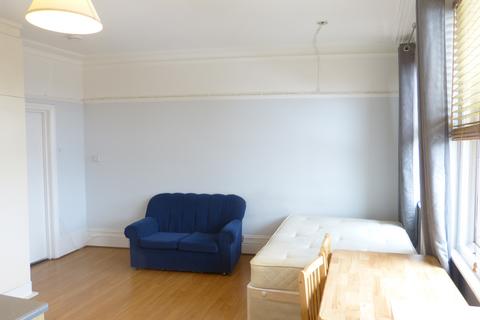 Studio to rent, North End Road, London, NW11