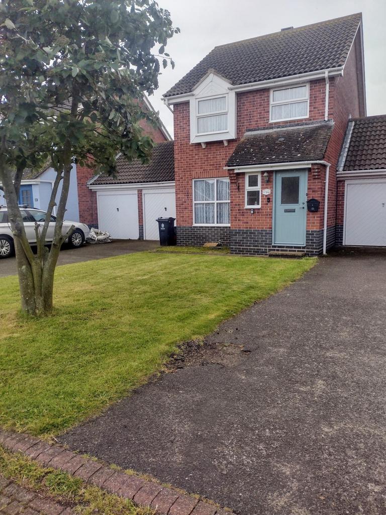 ClactononSea CO15 3 bed detached house to rent £1,495 pcm (£345 pw)