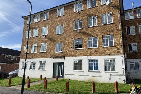 2 bedroom apartment to rent, Barbican Road, Greenford