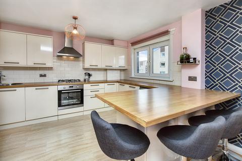 12/11 Calder Grove, Edinburgh, EH11 4NA
