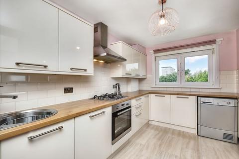 12/11 Calder Grove, Edinburgh, EH11 4NA