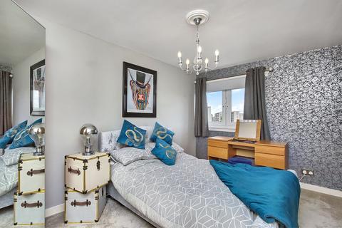 12/11 Calder Grove, Edinburgh, EH11 4NA