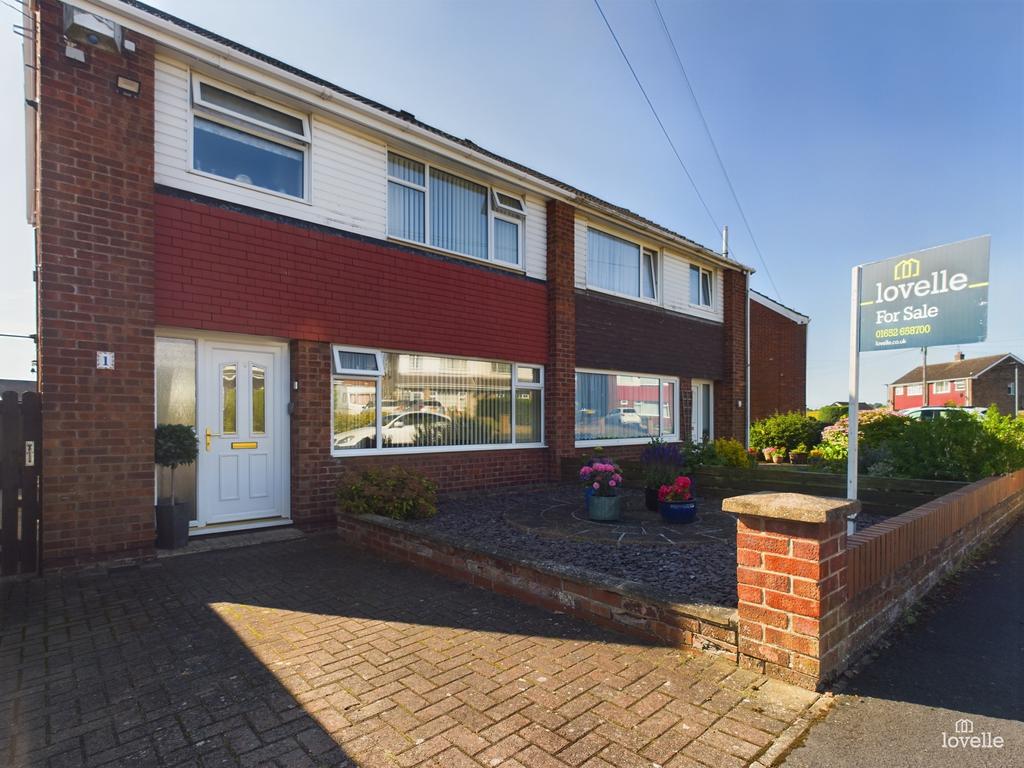 Drive, Scunthorpe DN15 3 bed semidetached house for sale £