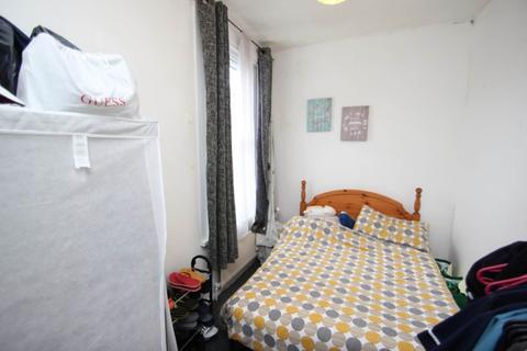 1 bedroom flat for sale, St Helens Road, Westcliff On Sea