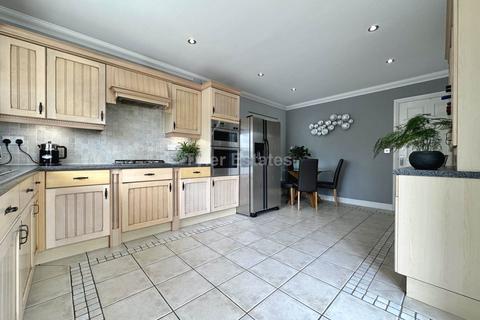 5 bedroom detached house for sale, Noak Hill Road, Billericay CM12