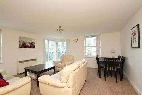 3 bedroom apartment to rent, Bingley Court, Canterbury, CT1