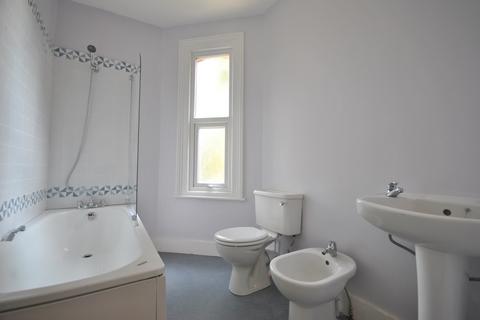2 bedroom flat to rent, Amblecote Road Grove Park SE12