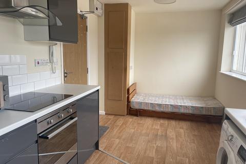 Studio to rent, Oxford Street, Oakengates TF2