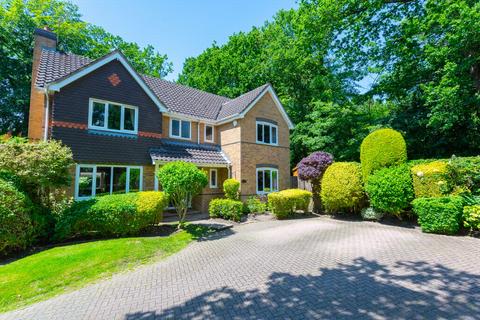 5 bedroom detached house for sale, Queen Victoria Court, Farnborough, GU14