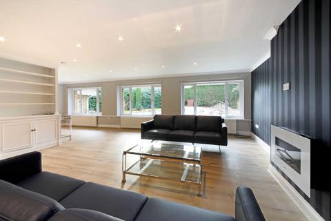 4 bedroom bungalow to rent, Shepley End, Wentworth, Berkshire, SL5