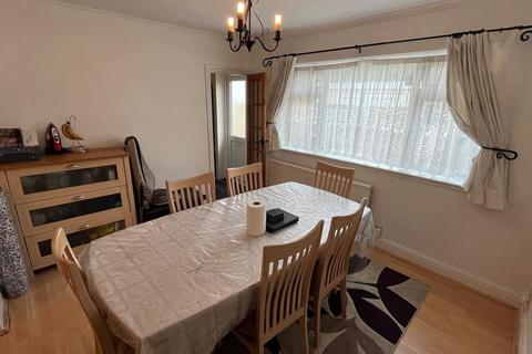 4 bedroom semi-detached house to rent, Munster Avenue, Hounslow, TW4
