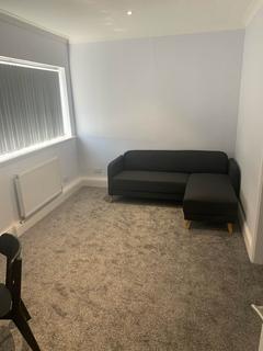 3 bedroom terraced house to rent, Hilltop Court, Manchester