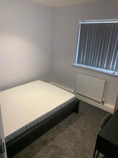 3 bedroom terraced house to rent, Hilltop Court, Manchester