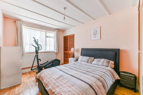 2 bedroom maisonette for sale, Wide Way, Mitcham, CR4