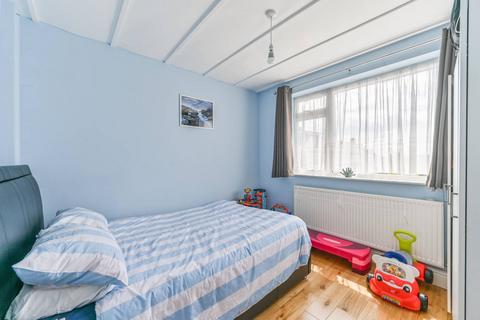 98 Wide Way, Mitcham, CR4 1BN