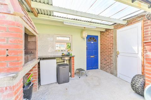 98 Wide Way, Mitcham, CR4 1BN
