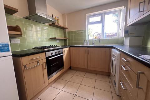 2 bedroom semi-detached house to rent, Woking,  Surrey,  GU21