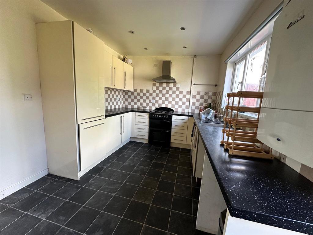 Avonmuir Road, Tremorfa, Cardiff, CF24 3 bed semidetached house for