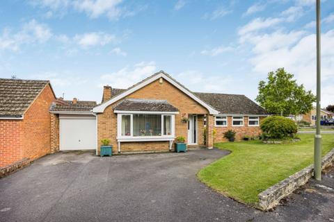 3 bedroom detached bungalow for sale, Willow Close, Yarnton, OX5