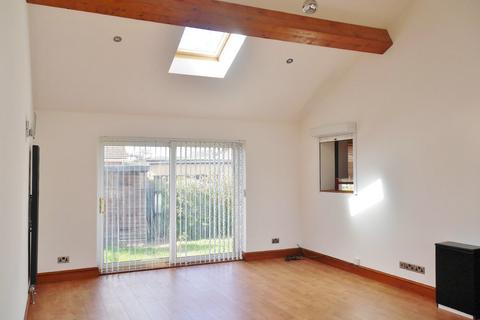 2 bedroom semi-detached bungalow for sale, Roggel Road, Canvey Island, SS8