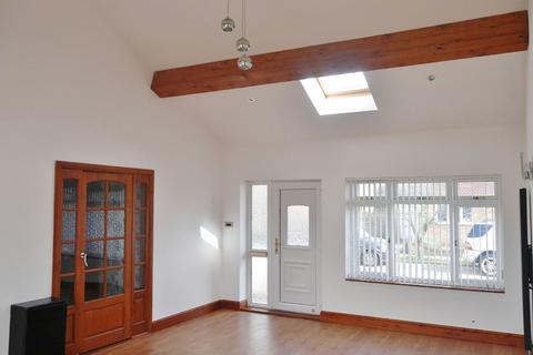 2 bedroom semi-detached bungalow for sale, Roggel Road, Canvey Island, SS8