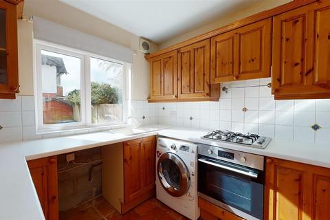 4 bedroom terraced house to rent, Clifton Gardens, Canterbury, CT2