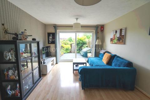 29 Cheltenham Close, New Malden, KT3 3EY