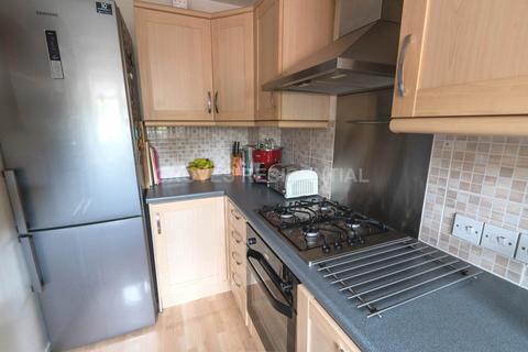 29 Cheltenham Close, New Malden, KT3 3EY