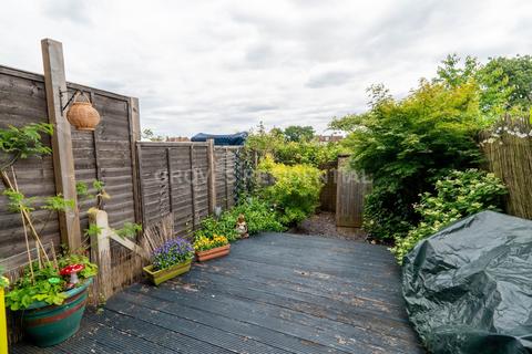 29 Cheltenham Close, New Malden, KT3 3EY