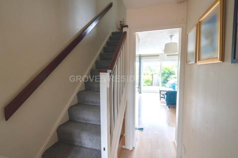 29 Cheltenham Close, New Malden, KT3 3EY